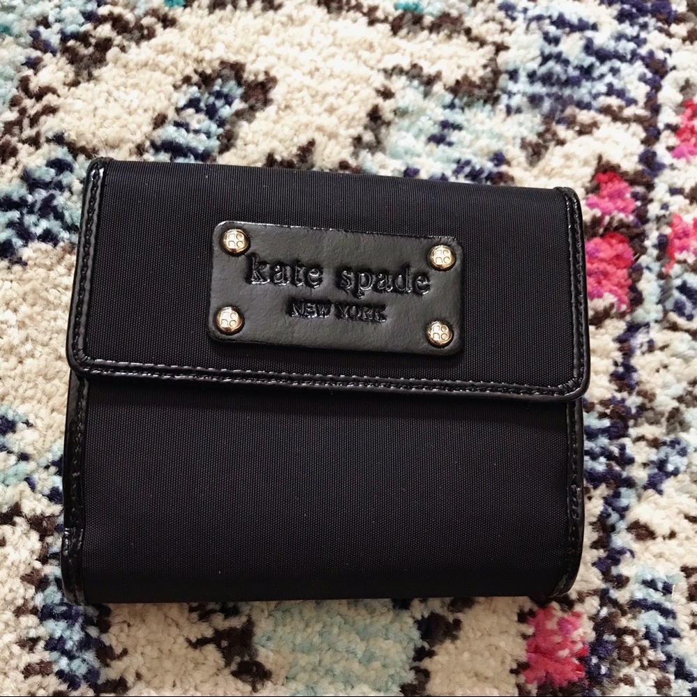 ♠️Kate Spade nylon and patent leather wallet